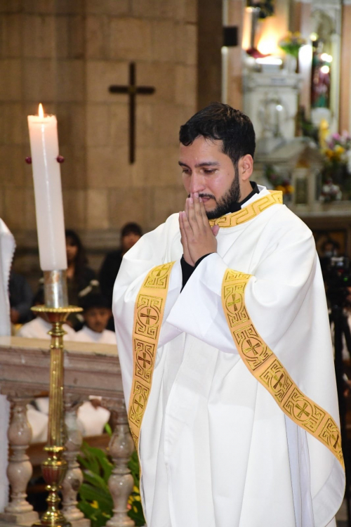 Renovando la fe: Un joven lasallista  inspira devoción al ser ordenado sacerdote