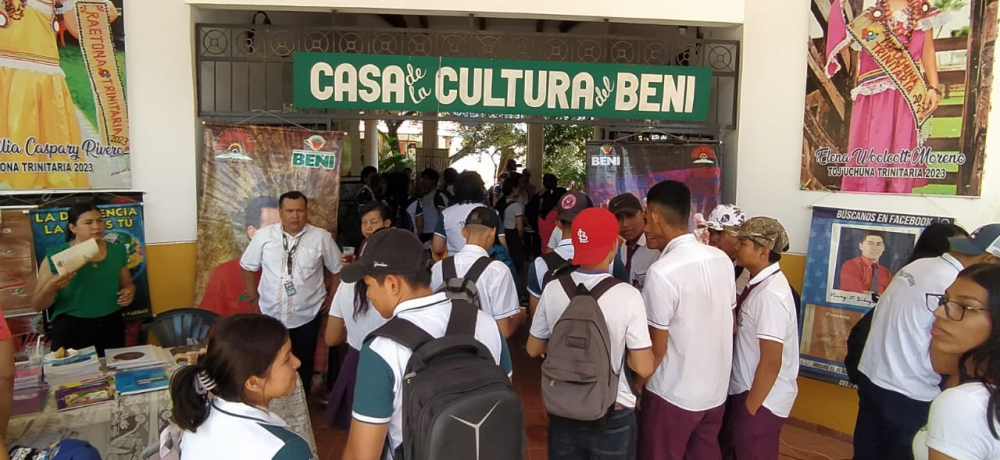 Concurrida feria por el Día Mundial del Libro y los Derechos de Autor