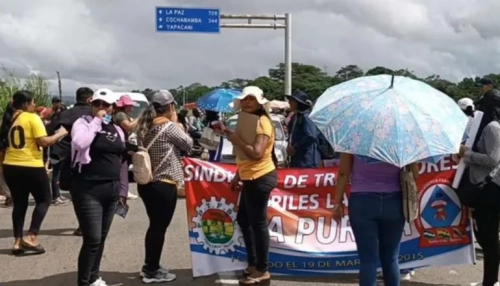 Instalaron bloqueo en el puente de Yapacaní exigiendo funcionamiento de hospital