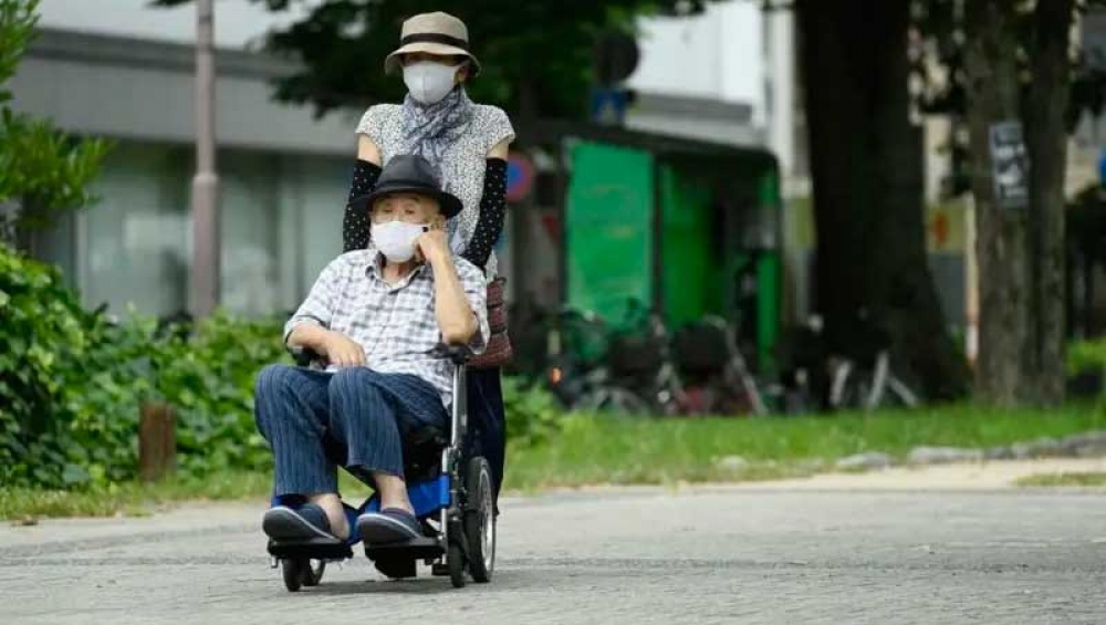 Japón, el país donde se venden más  pañales para adultos que para bebés