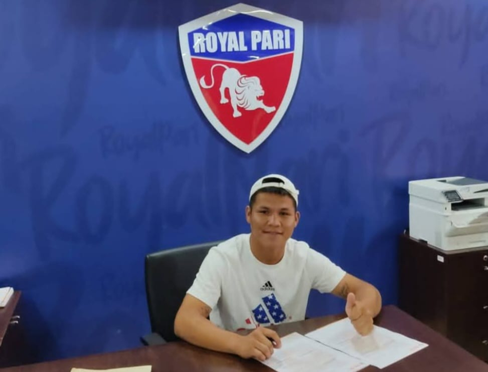 Lateral riberalteño Dennis Ruiz jugará en Royal Pari en la temporada 2025