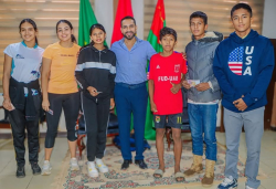 Alcalde Cristhian Cámara premia a ganadores de la VII Carrera Pedestre