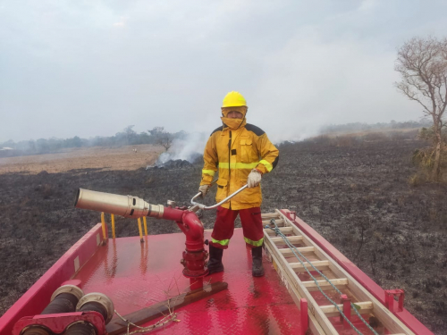 Bomberos ‘Tocopilla’ apaga incendio forestal  en estancia Agua Rica y salvaguarda ecosistema