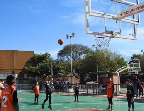 Básquetbol infantil: Un espectáculo de grandes valores en el Palacio de los Deportes