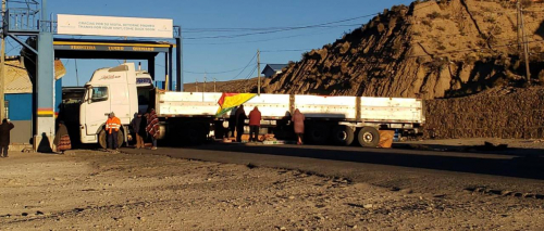 “Se está buscando que el combustible no llegue al país”, denuncia YPFB por bloqueo en Tambo Quemado