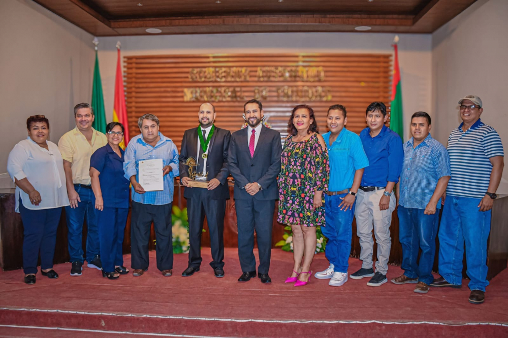 Condecoran a Carlos  Soleto por desarrollar  software pionero para  cajeros automáticos