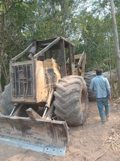 Comunidades campesinas frenan extracción  ilegal de madera reteniendo maquinaria