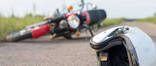 Un motociclista fallece después de impactar con la parte trasera de un tractor