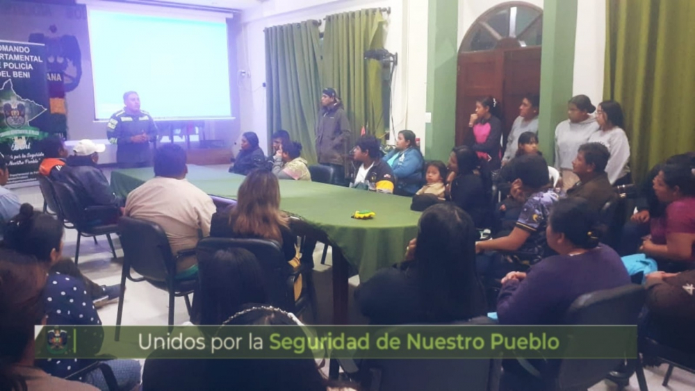 Padres reciben  capacitación intensiva  sobre el uso seguro  de Redes Sociales