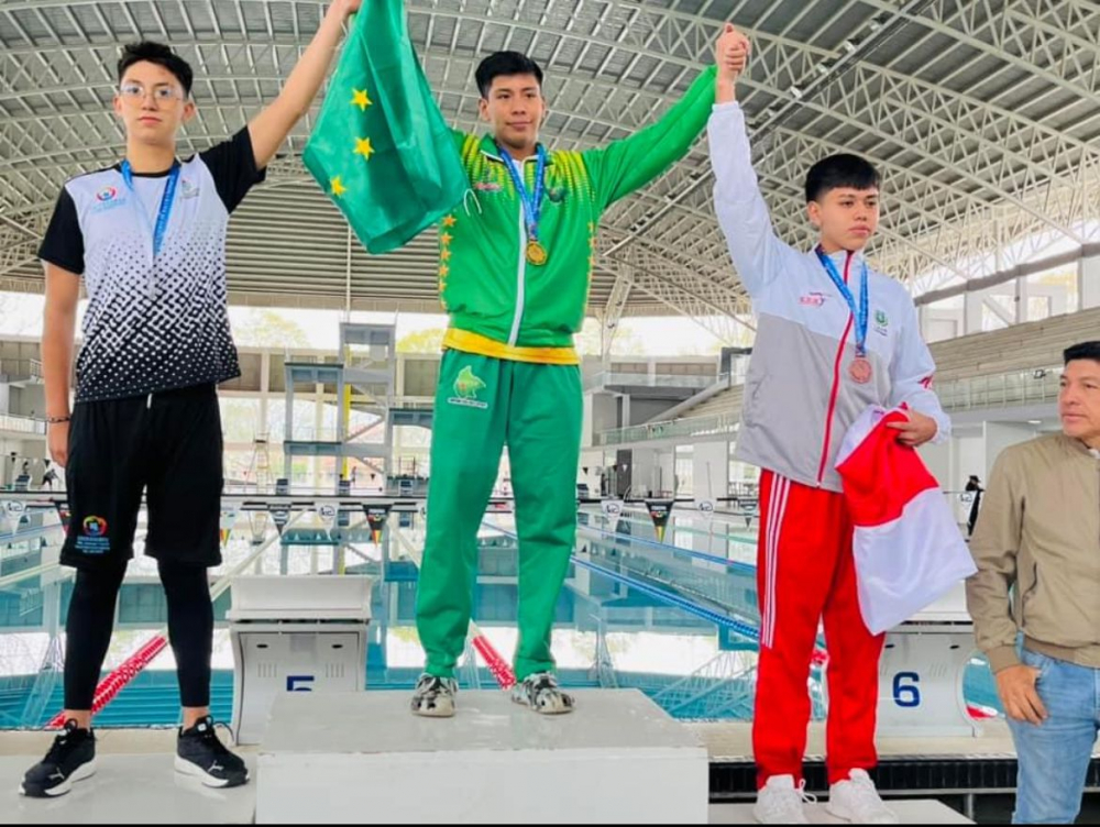 HERMANOS ZENTENO, REFERENTES EN NATACIÓN