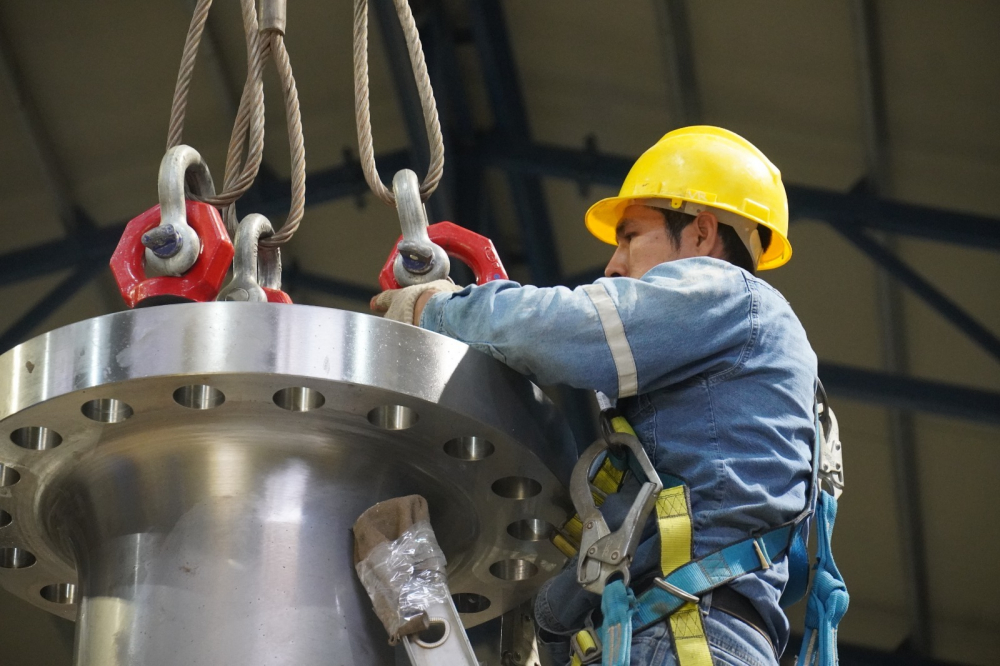 ENDE realiza el montaje de turbinas en la central hidroeléctrica de juntas del proyecto Ivirizu