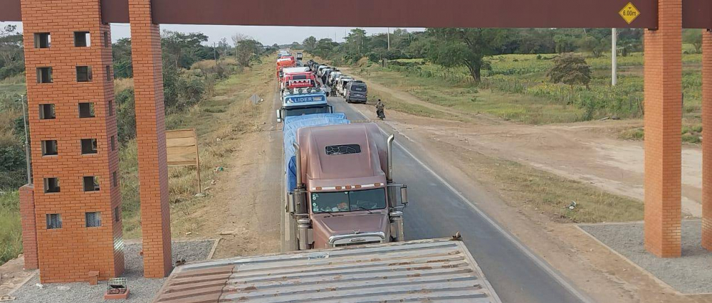 Se mantiene bloqueo en San Julián hasta que llegue el documento del acuerdo firmado y se alista otra protesta en el norte cruceño