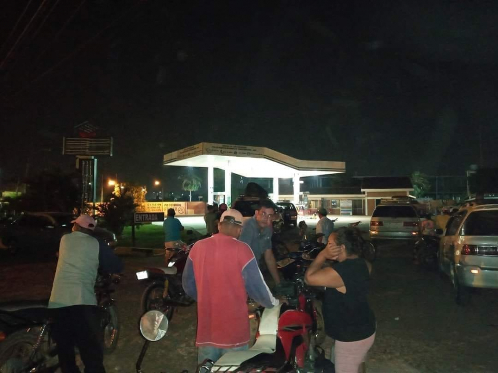 Conductores denuncian  abastecimiento irregular  de gasolina: Colas en  surtidores de Trinidad