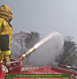 Bomberos “Tocopilla” logra contener fuego  de gran magnitud  en tres zonas