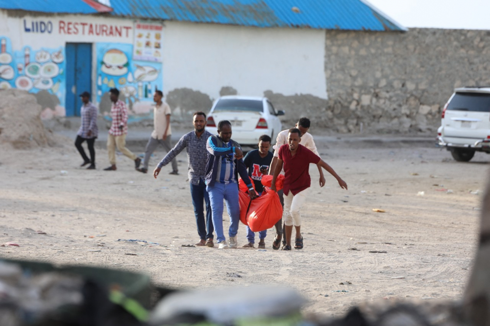 Al menos 37 muertos en un atentado islamista en una playa de Somalia