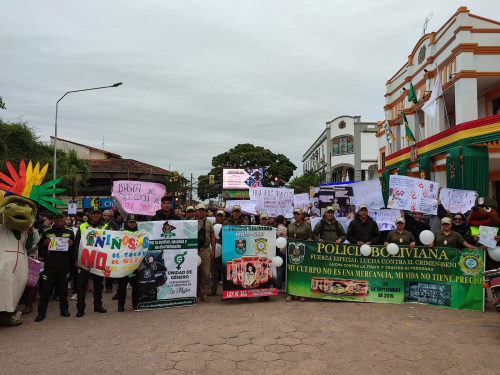 Policía se une a la marcha en el Día Nacional  de Solidaridad con las Víctimas de Violencia