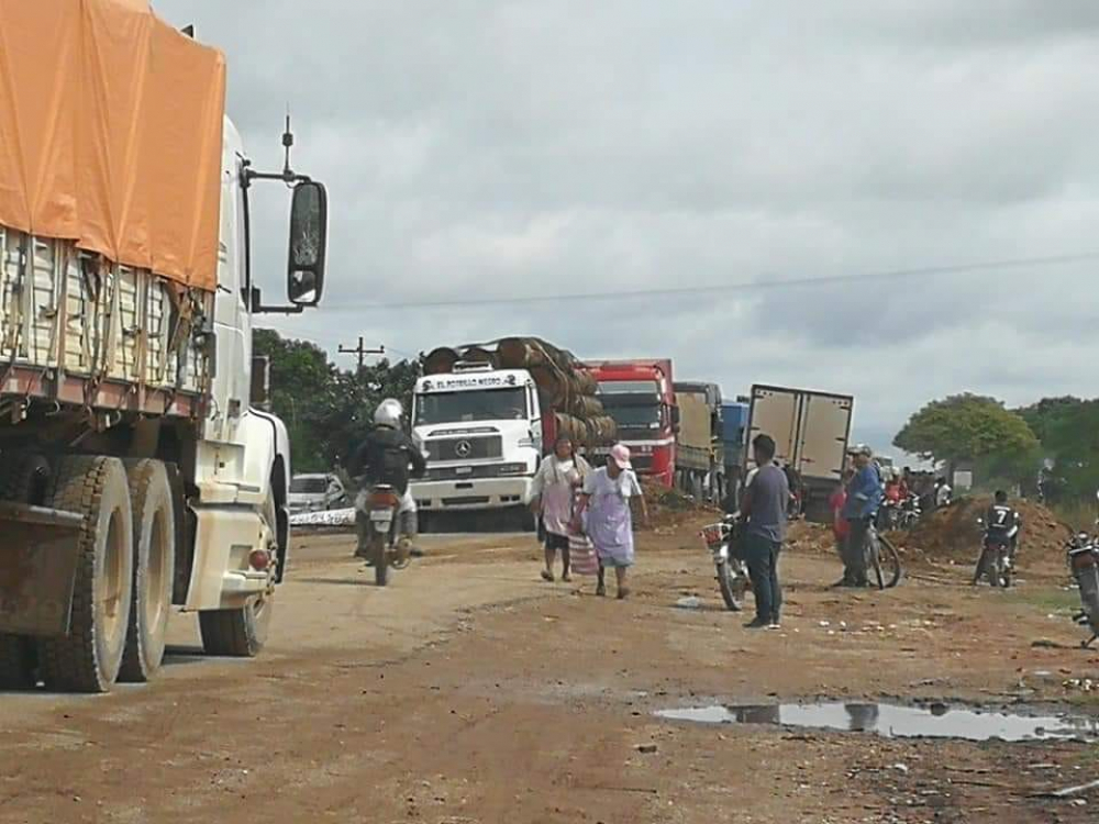 BLOQUEOS EN SAN JULIÁN CAUSARON PÉRDIDAS POR  MÁS DE BS 10 MILLONES POR COBRO DE PEAJES