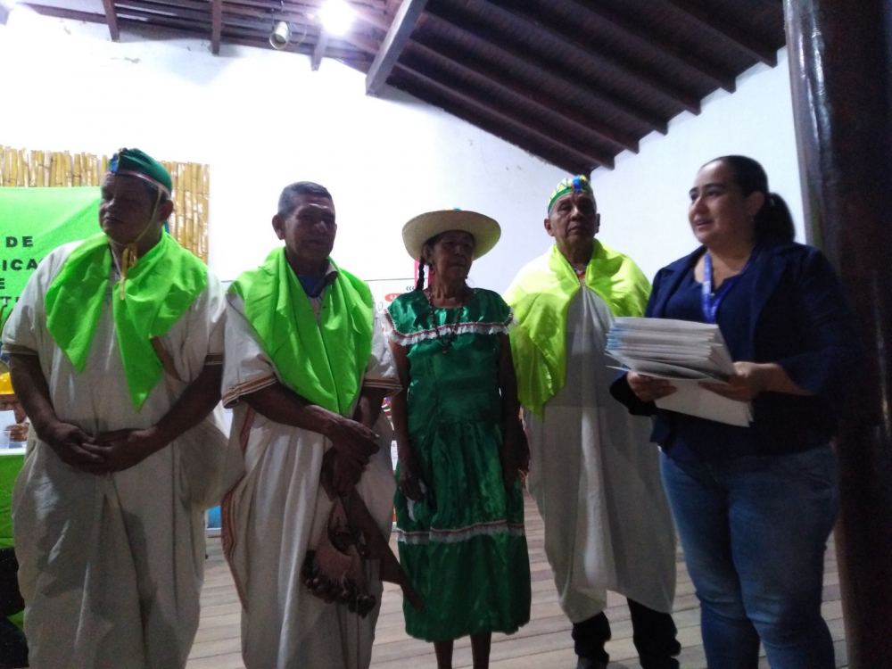 Macheteros, albañiles  y carpinteros celebran  su certificación oficial