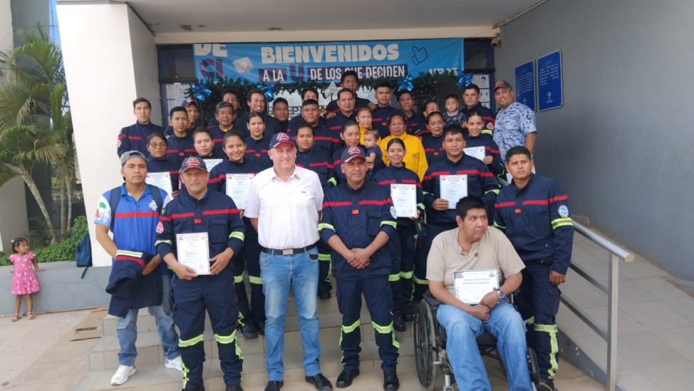 UPDS entregó trajes a bomberos voluntarios y a la brigada UPDS