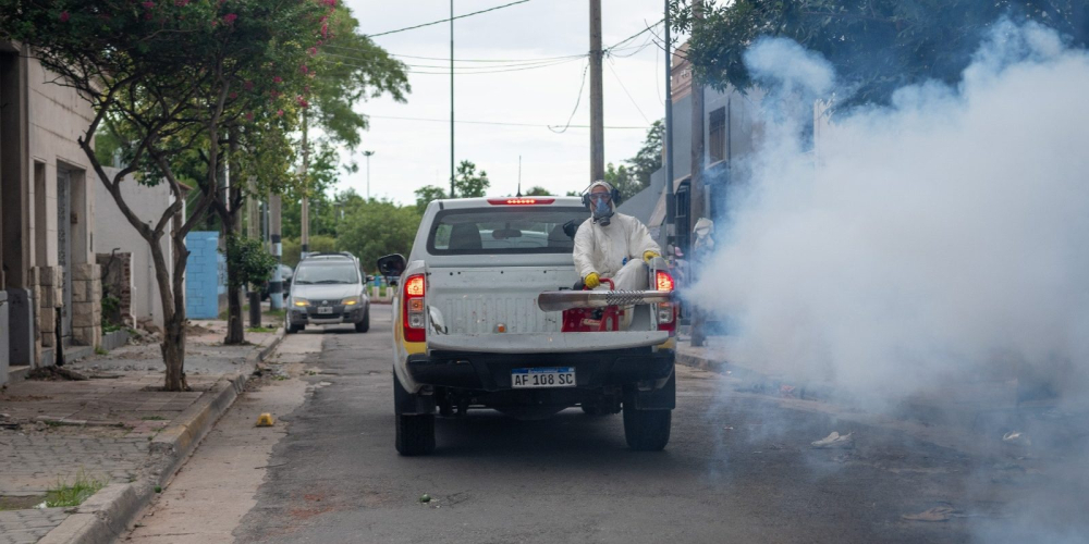 Acciones preventivas enfrentan brotes de malaria y dengue en 12 barrios críticos