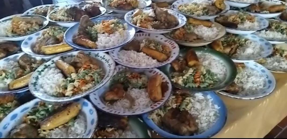 Comedor de la parroquia Santa Cruz, realizó almuerzo navideño