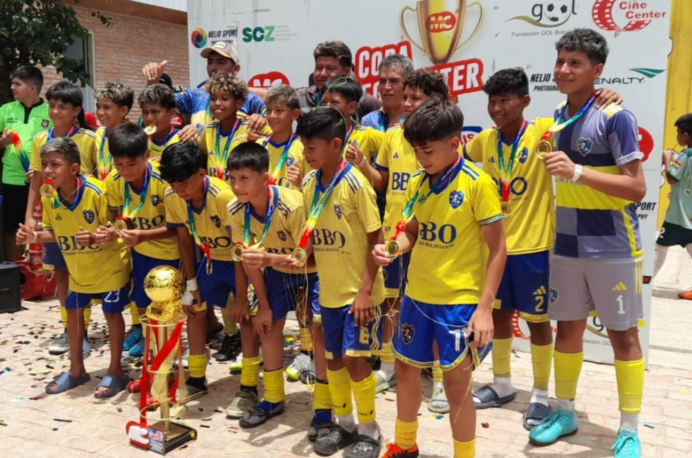 Nueva Trinidad Sub 12 festeja el título en la Copa Mega Center