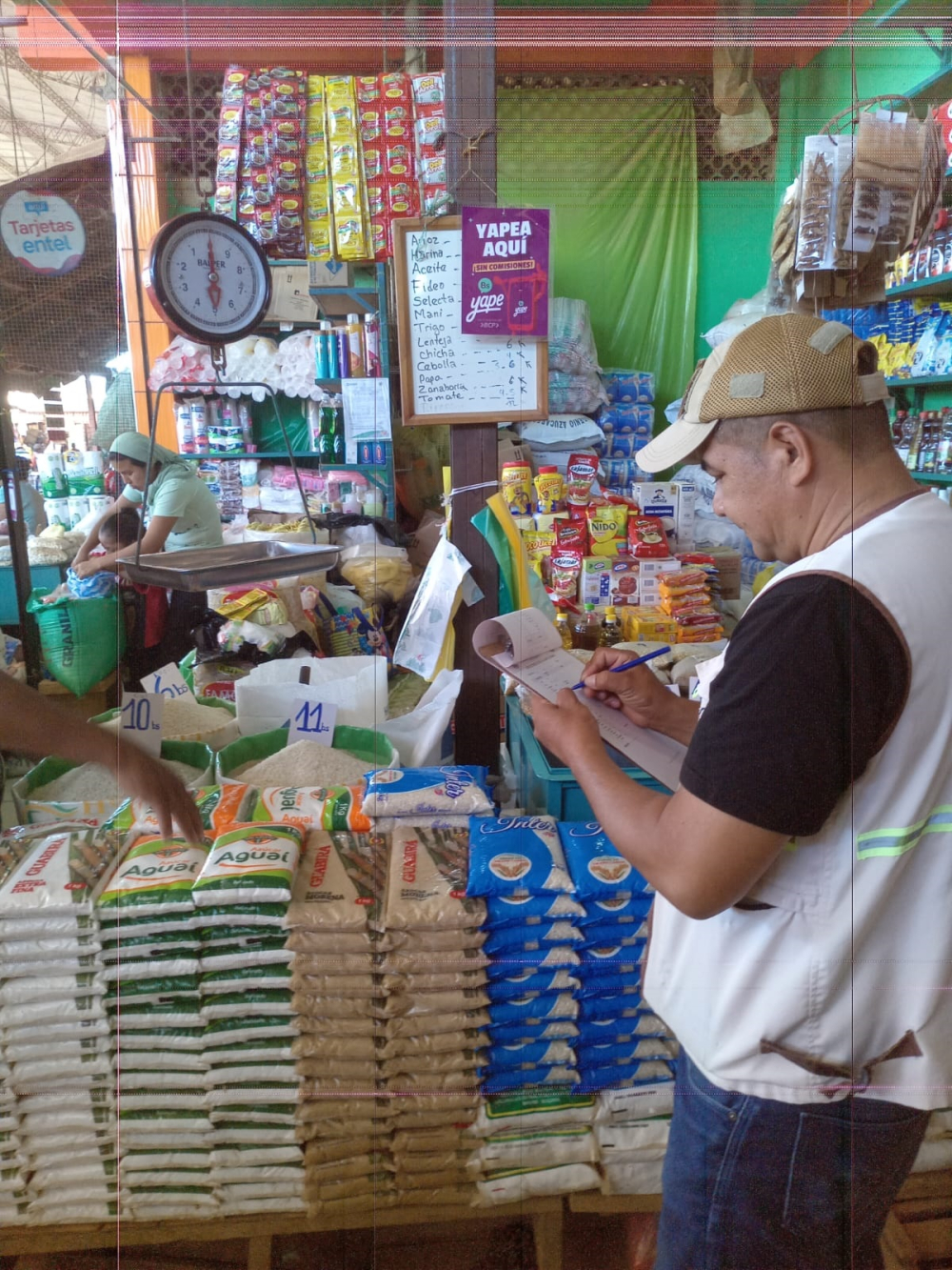 Intendencia ejecuta control de alimentos y carne de cerdo que se consumen para fin de año