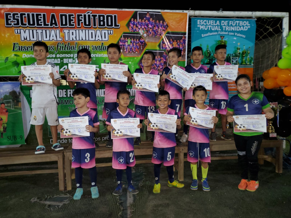 Escuela de Fútbol 'Mutual Trinidad' cierra el año con reconocimiento a jugadores