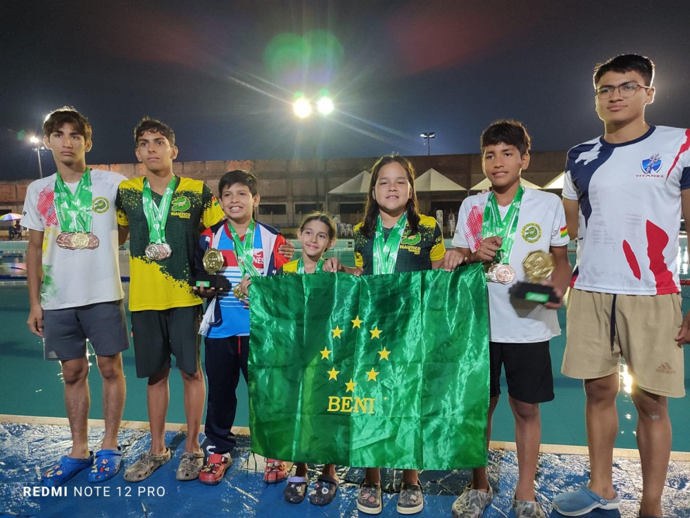 ¡Orgullo Christa! 7 alumnos compitieron en la copa Rondonia de natación