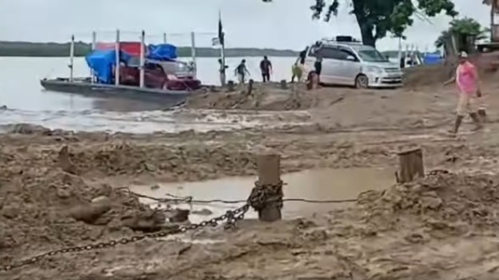 Caos en Puerto Varador, pasajeros esperan más de seis horas para cruzar el Mamoré