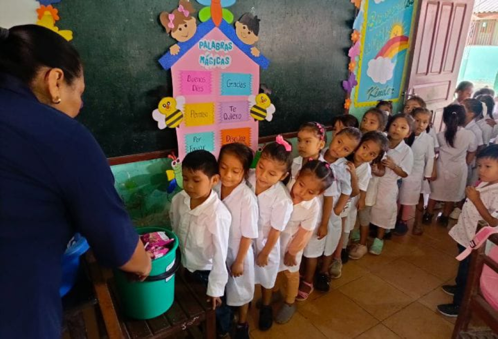 Alumnos de distrito San Lorenzo de Moxos reciben la Alimentación Complementaria Escolar