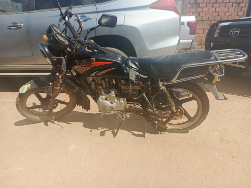 Motocicleta robada recuperada y sospechosos capturados en operativo relámpago en Trinidad