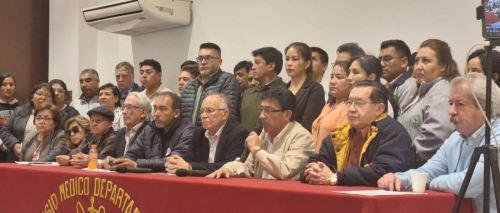 “Jubilación forzosa”: Médicos de Bolivia amenazan con un paro de 120 horas exigiendo archivar el proyecto de ley 035