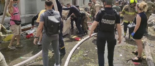 Al menos 10 muertos y 35 heridos en ataque ruso contra Kiev, incluido un hospital infantil