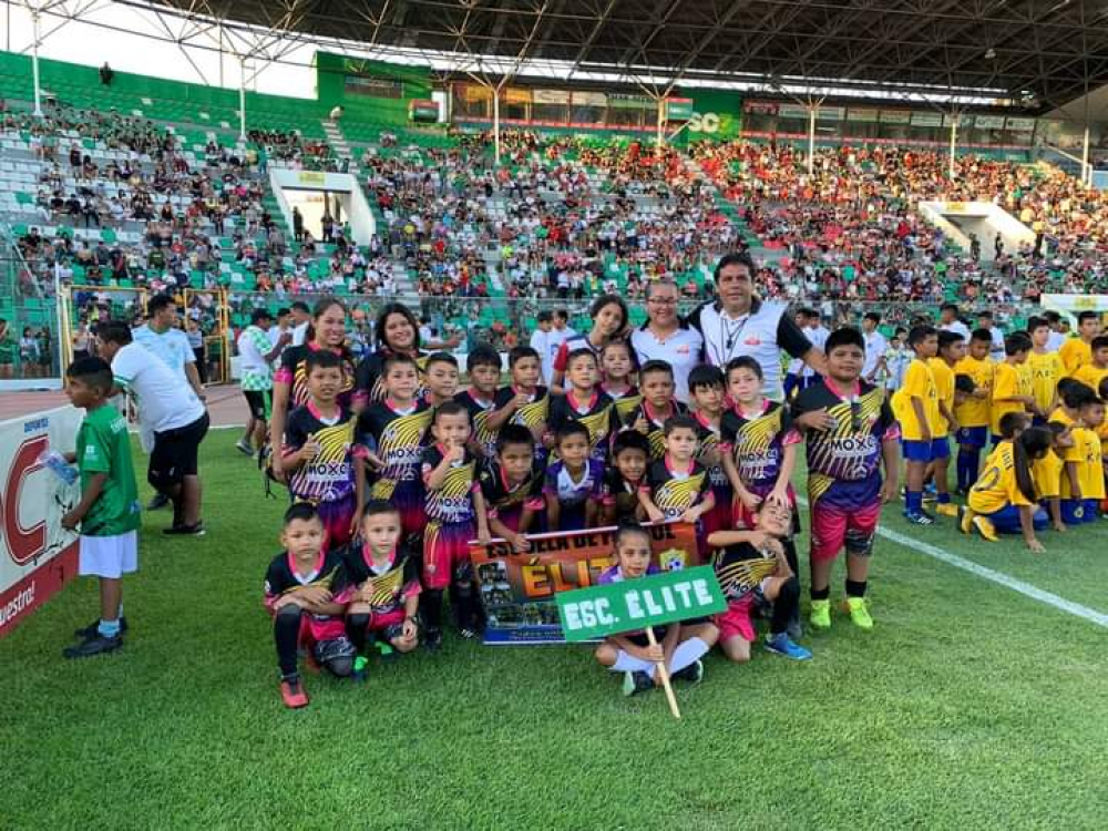 Escuela de Fútbol Élite busca apoyo de la comunidad para alcanzar su meta