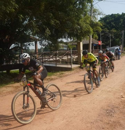 Copacabana se viste de fiesta: Carrera de ciclismo por su aniversario