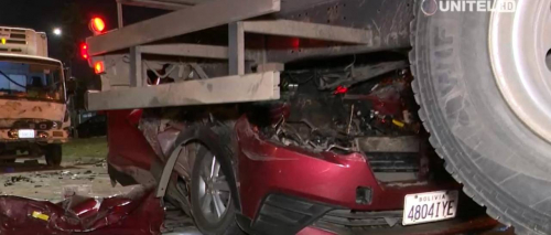 Santa Cruz: Su auto quedó aplastado en medio de dos camiones y logró sobrevivir