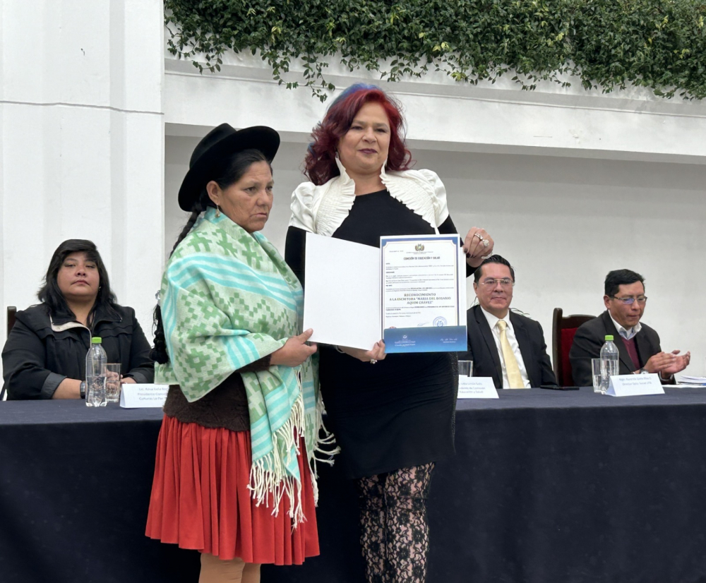 Poeta y escritora  beniana recibe Aquim reconocimiento nacional