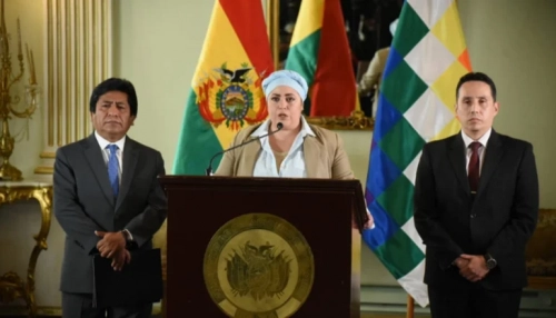 Gobierno boliviano llama al embajador de Argentina tras declaraciones de Milei sobre toma militar en La Paz