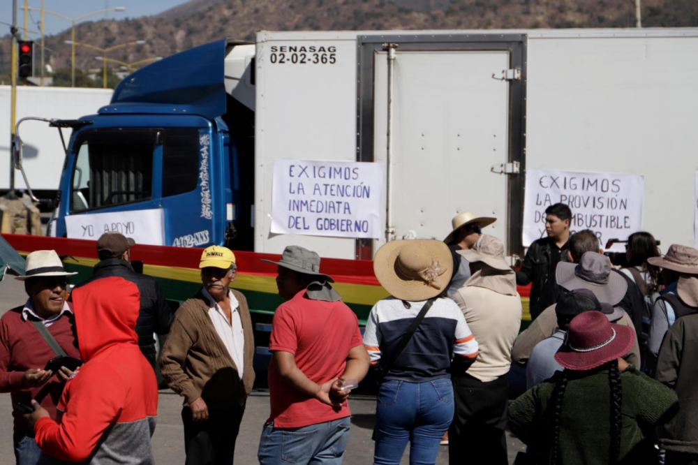 El transporte pesado  determina paro y bloqueo  indefinido de carreteras  desde este miércoles