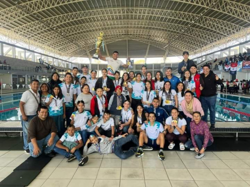 Guerreros del Beni retorna con trofeo en mano y el ascenso a la Liga B de la natación boliviana