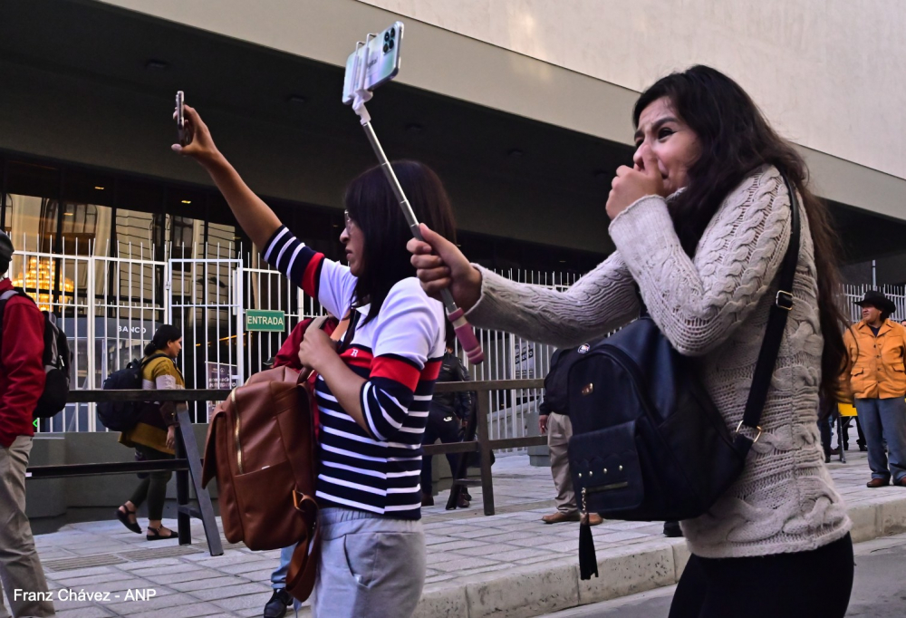 Empujones y gases lacrimógenos dificultaron trabajo de periodistas