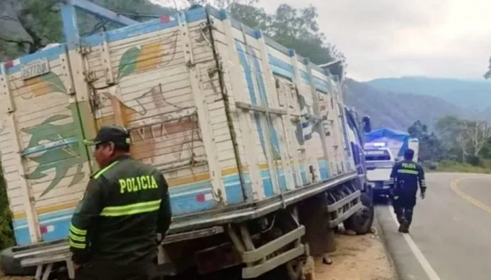 Chofer muere al caer por un barranco en Mairana tras salvar a su esposa