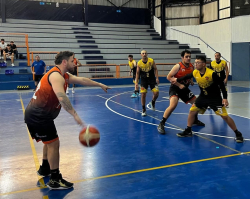 Básquetbol sénior en acción: continúa el campeonato oficial 2025