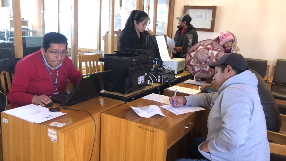 Ciudadanos de Oruro buscan rehabilitación para votar el 17 de agosto