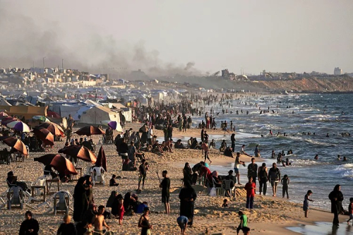 Ola de calor agrava la crisis de los desplazados y heridos de Gaza