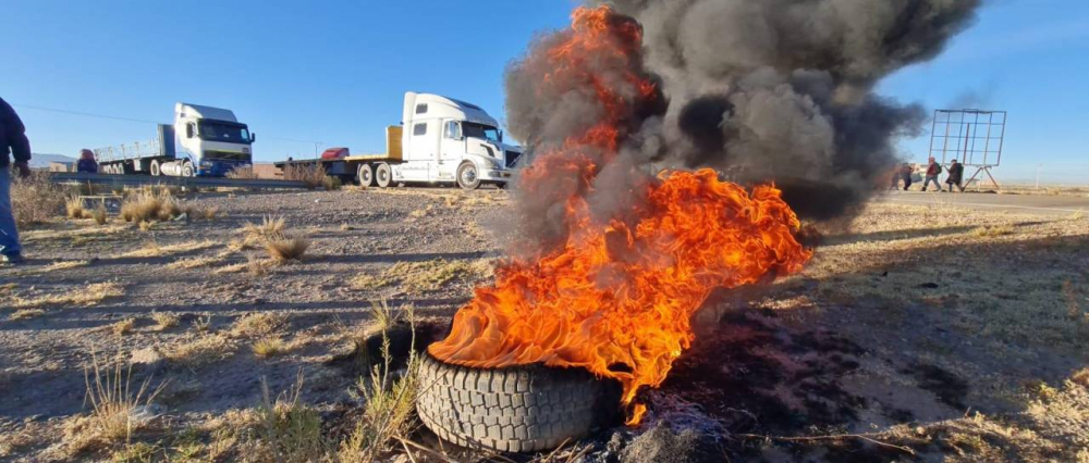 Segundo día de protesta del transporte: La ABC reporta 15 puntos de bloqueo en el país por conflictos sociales