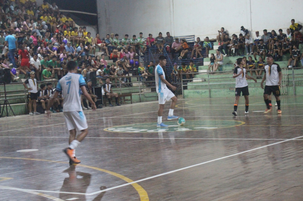 Empieza a rodar el balón en el torneo intercolegial de futsal Sub 18