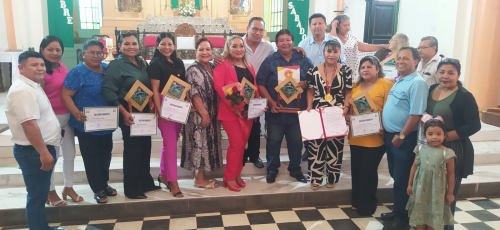 Tributan homenaje a maestros por  iluminar el camino hacia el progreso