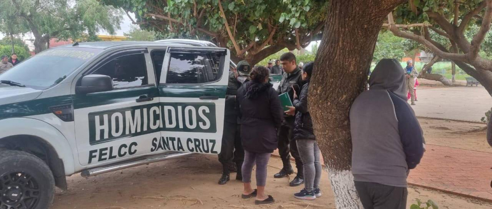 Autopsia confirma que mujer hallada en una plaza fue violada y golpeada; murió asfixiada con su sangre